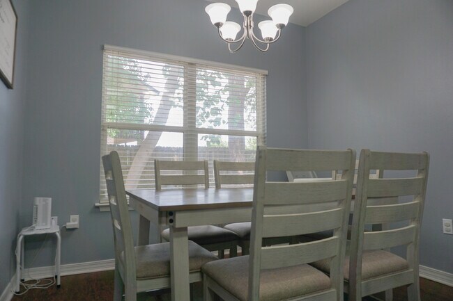 Building Photo - 212 Ladue Ave