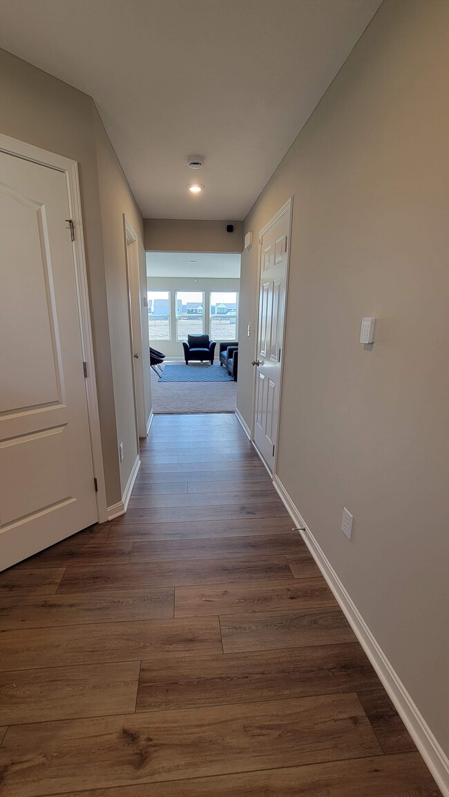 Main hallway - 3397 Sunbeam Pl