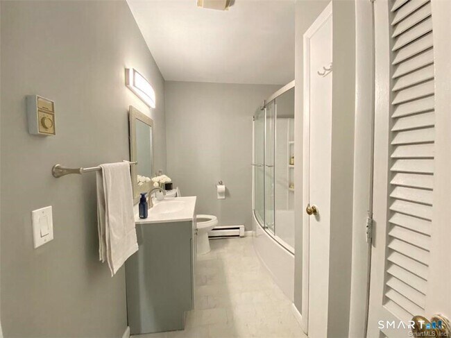 Building Photo - 19 Somers St