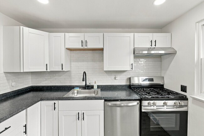 Building Photo - 840 Hilton Dr