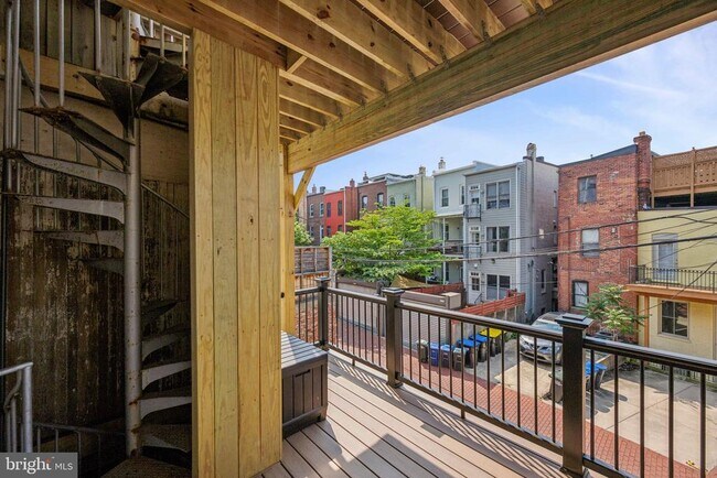 Building Photo - 1946 Calvert St NW