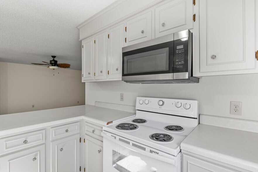 Building Photo - 241 Friarsgate Blvd