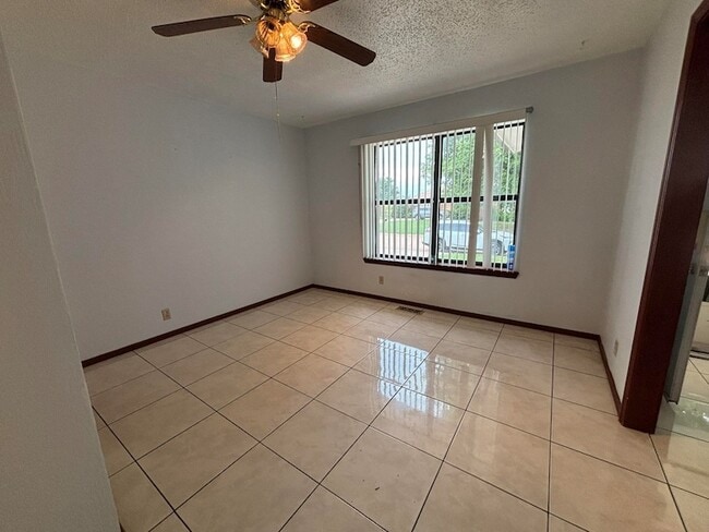 Building Photo - 1417 Matthew Dr