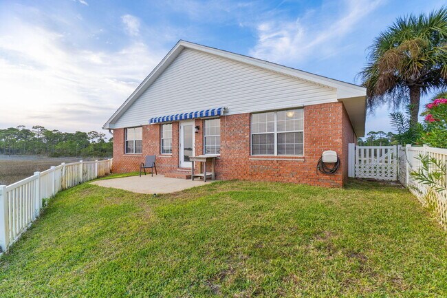 Building Photo - 742 Saltair Ln