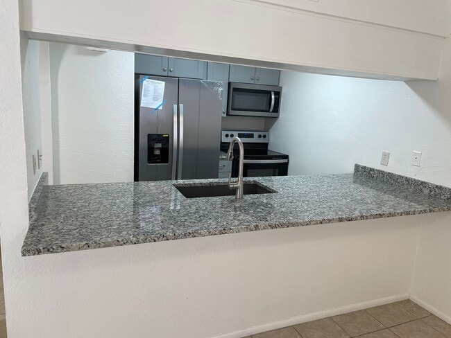 Building Photo - 2 Bedroom 1 Bath COMPLETELY REMODELED!