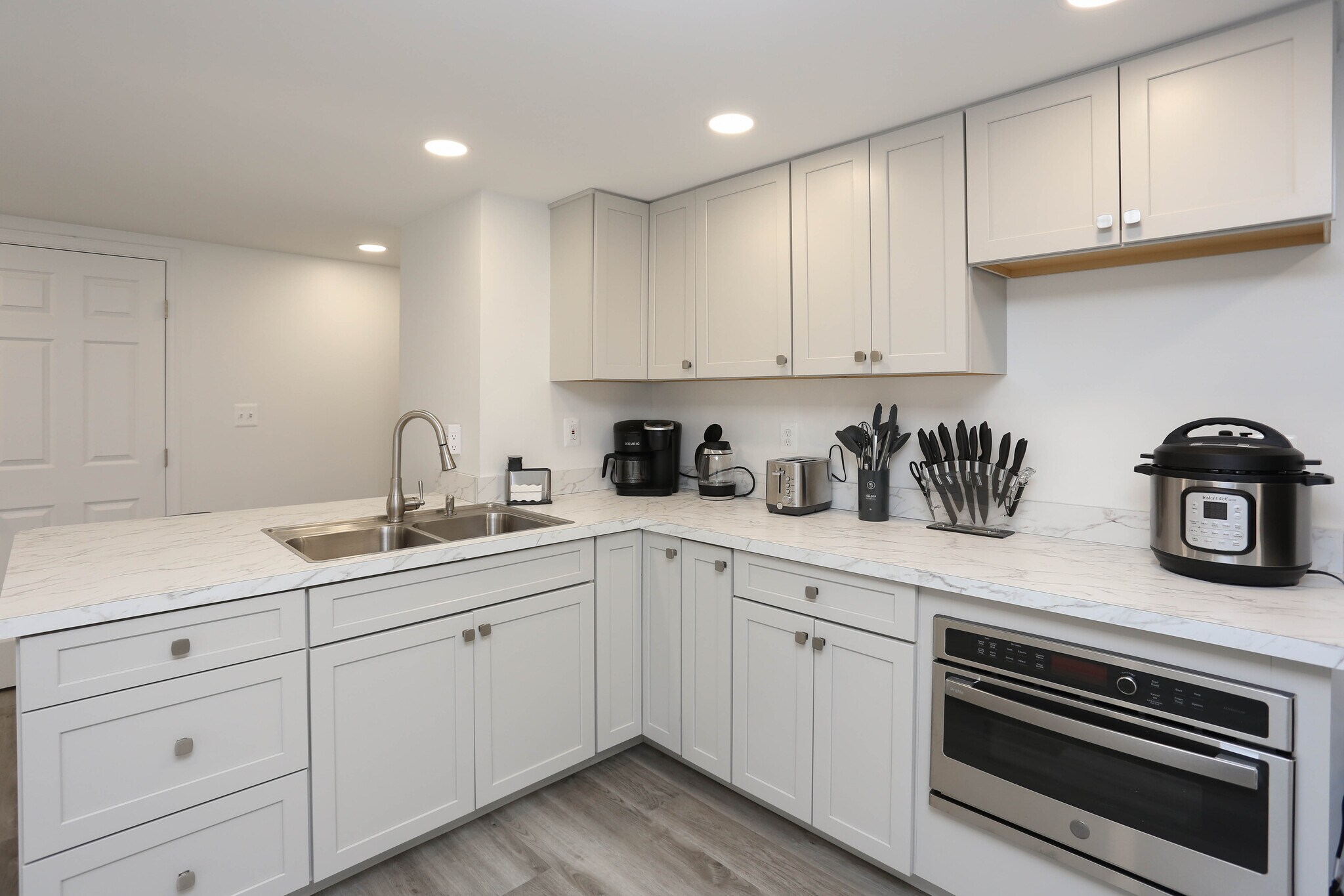 Shared Kitchenette - 508 Wellham Ave