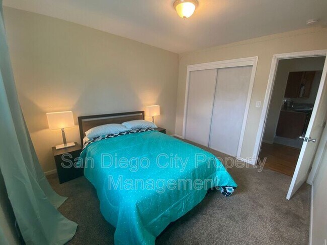 Building Photo - 5442 San Onofre Terrace