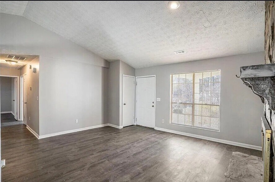 Building Photo - 5472 Glen Haven Dr
