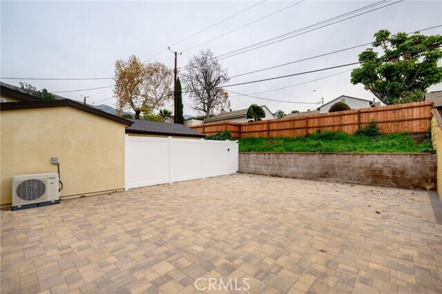 Building Photo - 918 University Ave