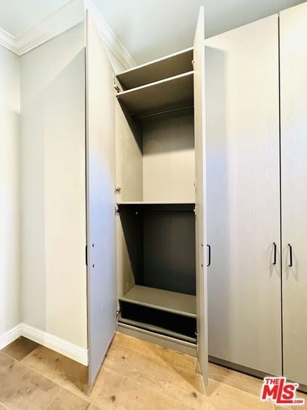 Building Photo - 14236 1/2 Tiara Street Unit