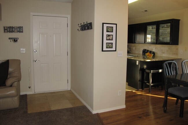 Building Photo - 444 Sunland Dr
