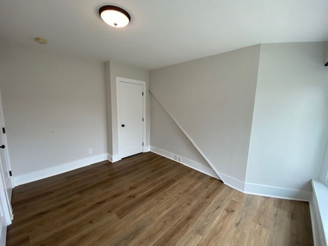 Building Photo - 542 Pine Ave