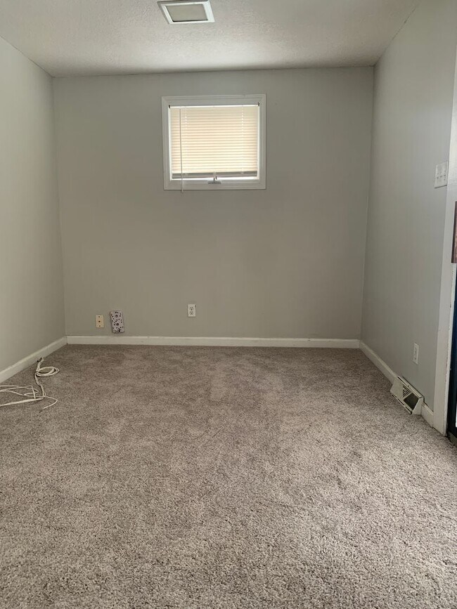 Building Photo - Your Next Home Awaits: 4BR/2BA in Desirable Prairie Village Location!