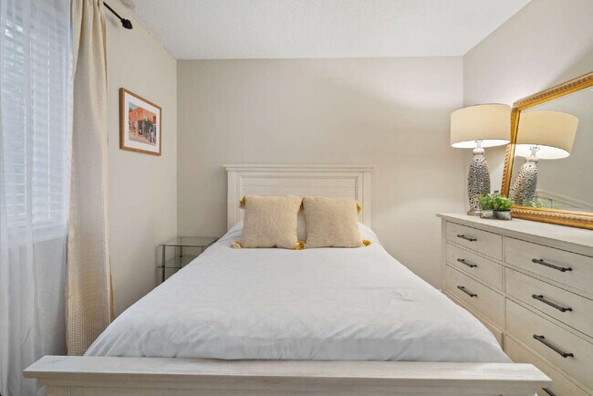 Building Photo - Fully Furnished Apartment in the Heart of Durham!