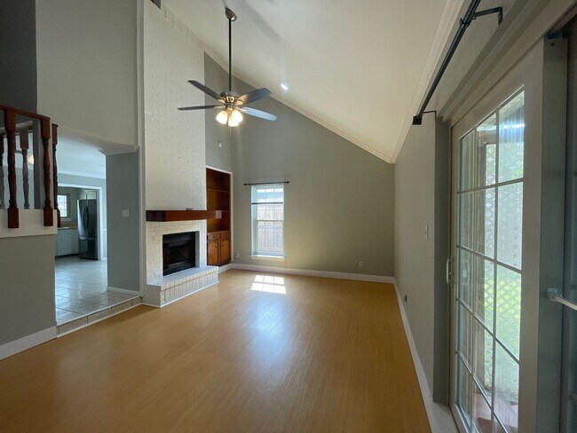 Building Photo - 4625 Vail St
