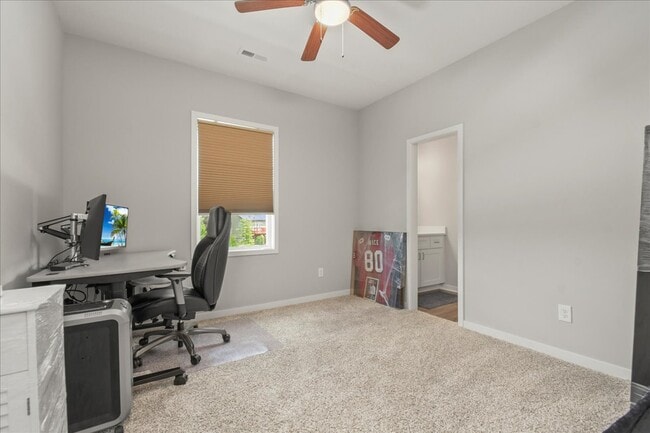 Building Photo - 1095 N Findley St