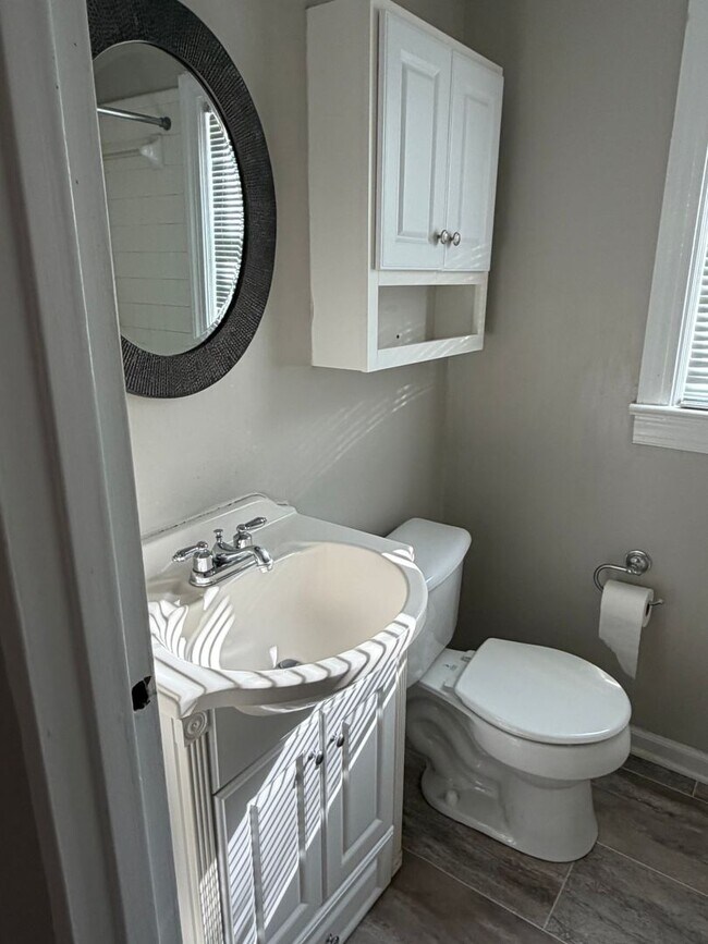 Building Photo - Comfort & Style: 2-Bedroom Raleigh Townhouse - 6-Month Lease Term