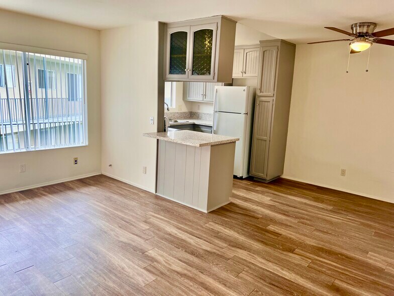 Building Photo - 7302 Mesa College Dr
