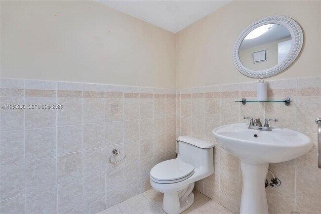 Building Photo - 1301 SW 124th Ct