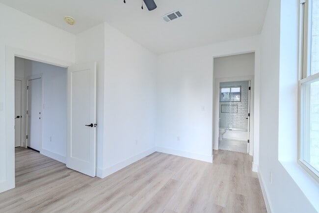 Building Photo - Rooftop Living Steps from Greenville Ave | 3BR/3.5BA Townhome