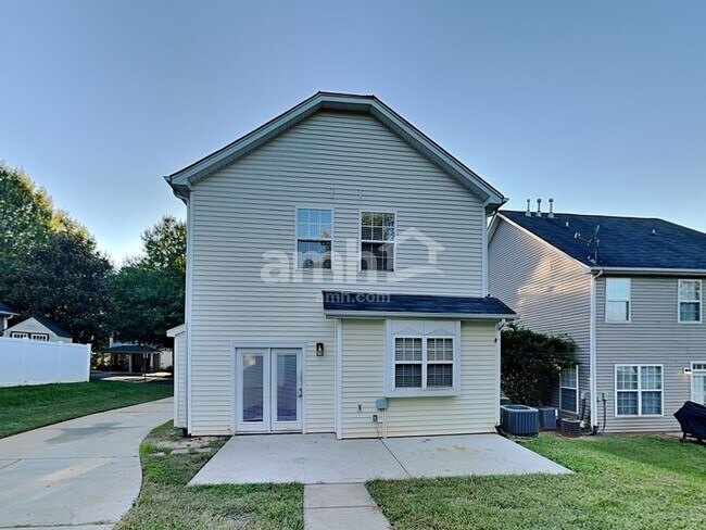 Building Photo - 15516 Crossing Gate Dr