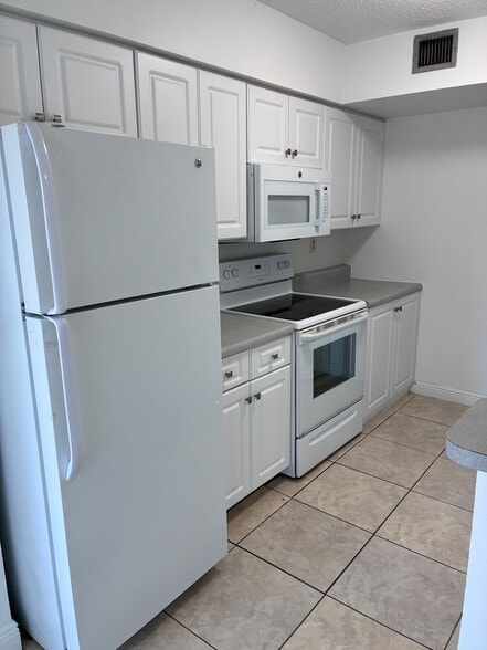 Building Photo - 15221 SW 80th St