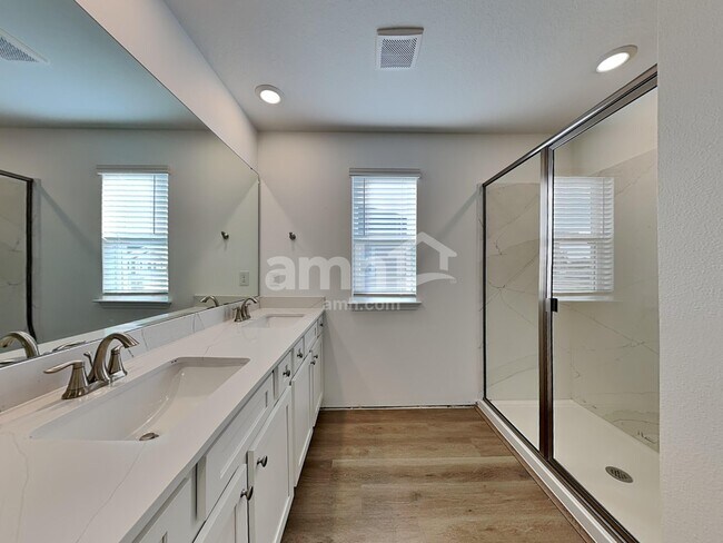 Building Photo - 2909 20th Ave W