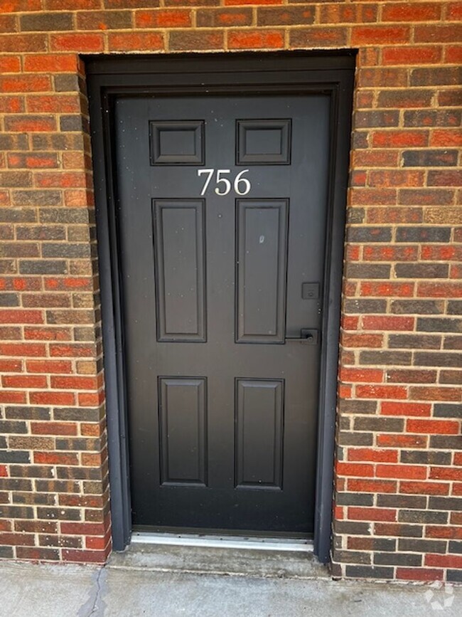 Building Photo - Maryville 37803 - COMING SOON! Available J...