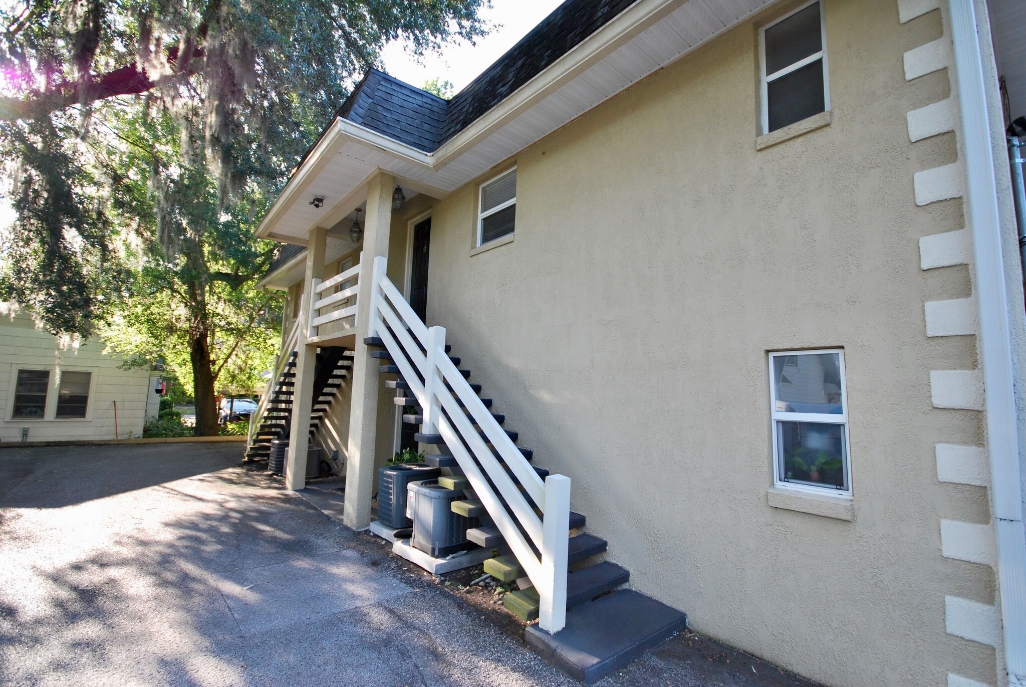 Building Photo - 637 Harwood St