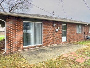 Building Photo - 2427-2427 E Heying Dr