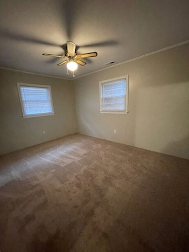 Building Photo - 301 Abbott Dr