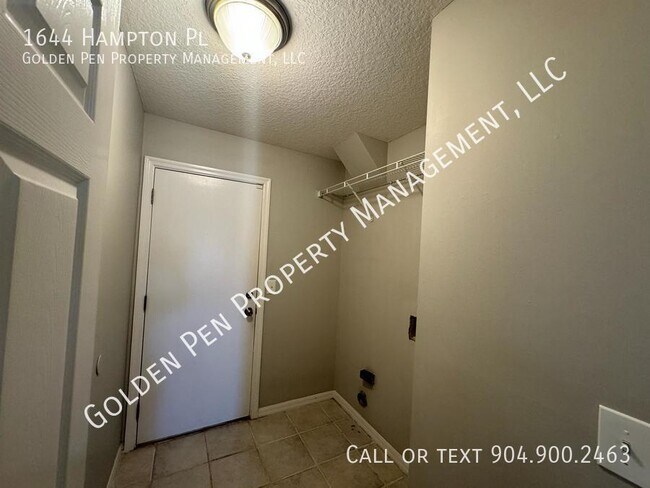 Building Photo - 1644 Hampton Pl
