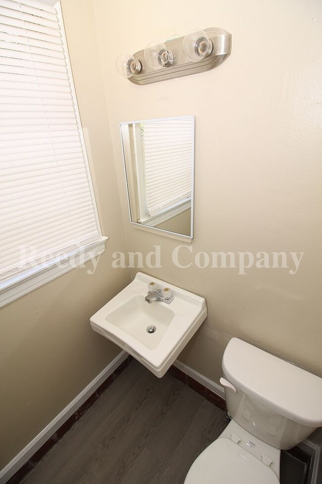 Building Photo - 1555 S Perkins Rd