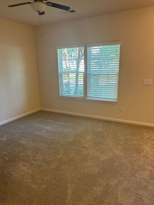 Building Photo - Greenville, 3BD/2.5BA with Loft, 1992SF