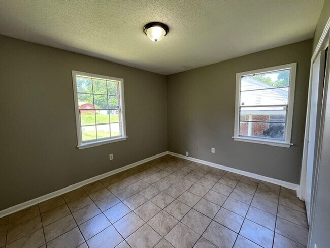 Building Photo - Renovated 4 Bedroom 1.5 Bath Home for Rent!