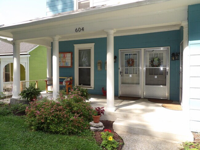 Building Photo - 604 Taylor Ave