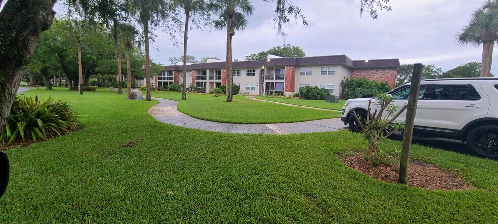 Building Photo - 3800 Saxon Dr