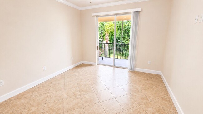 Building Photo - Annual UNFURNISHED 3-bed 2-bath condo in Stonehaven