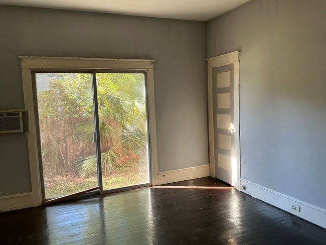 Building Photo - 623 N Nicholls St