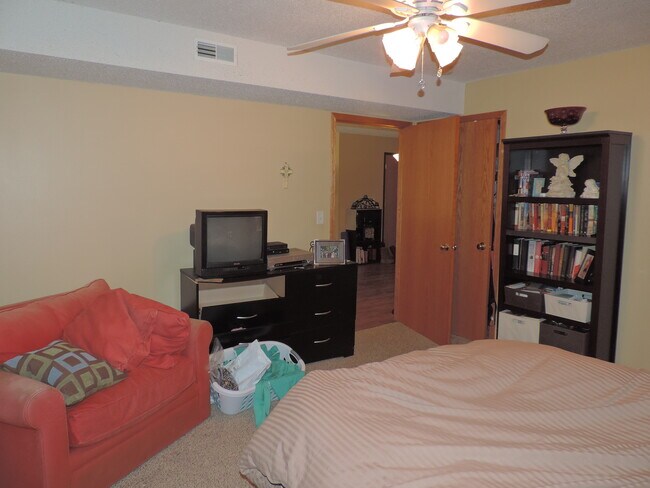 Building Photo - 20 Cherry Ct