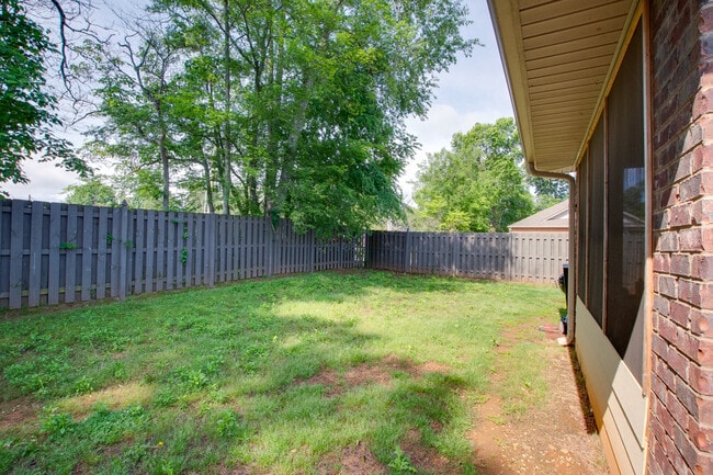 Building Photo - 150 Shrewsberry Dr