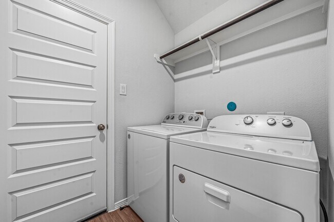 Building Photo - 5903 Dawning Sun Rd