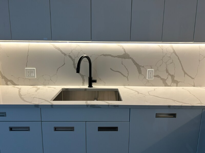 Building Photo - 428 E 9th St