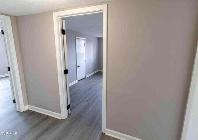 Building Photo - 1129 Cherry St