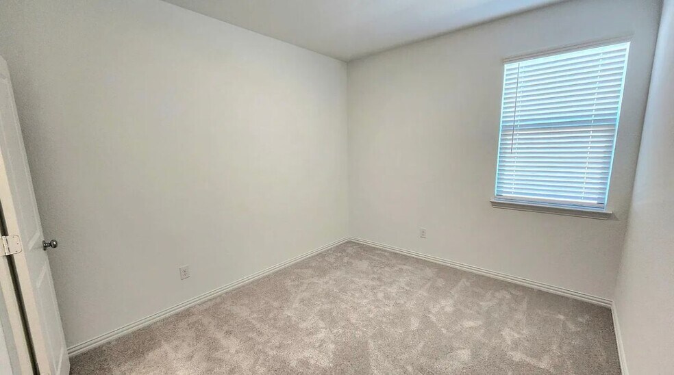 Building Photo - 1000 Chip St