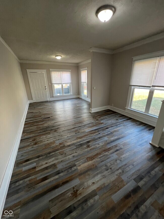 Building Photo - 3249 N Kenwood Ave