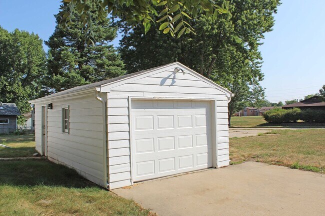 Building Photo - 1-Bedroom, 1-Bath House for Rent