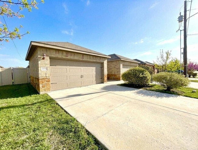 Building Photo - 2575 Pahmeyer Rd