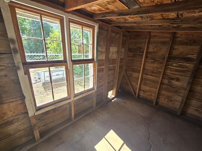 Building Photo - 316 N Walnut St