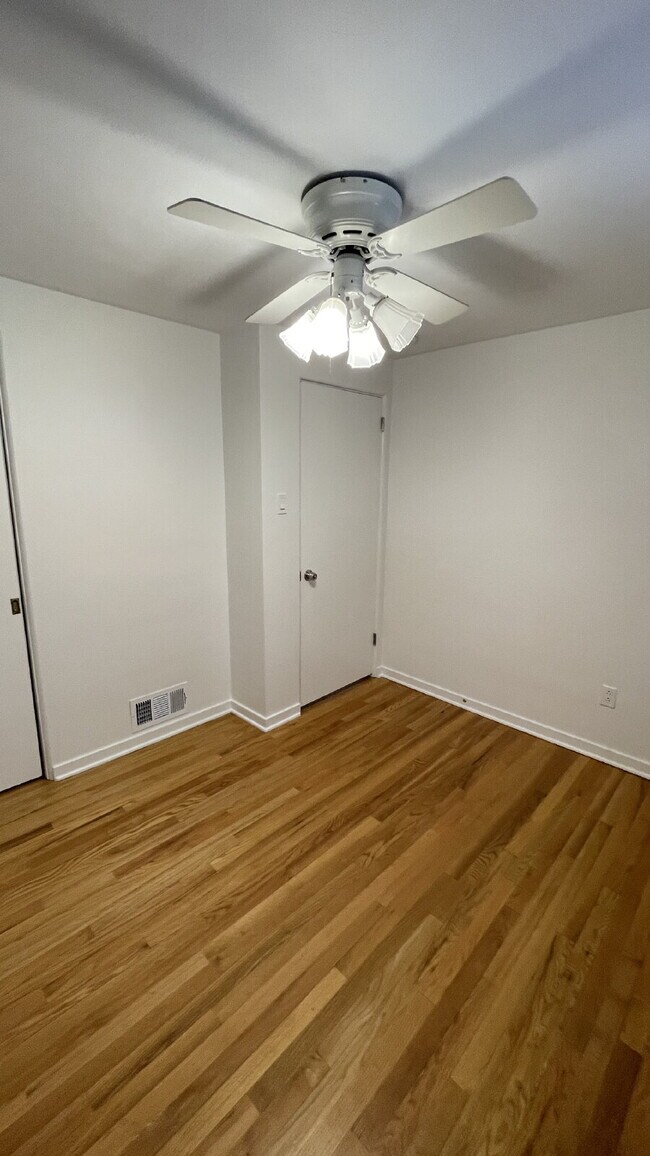 Building Photo - Charming 3 bed, 2 bath with finished basement!